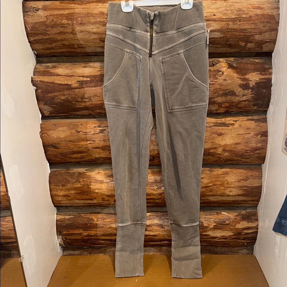 💚Stylish Green XS Cotton Free People Movement High-Waisted Zip Up Pants